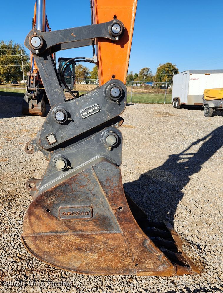 image for item KH9183 2018 Doosan DX180LC-5  excavator