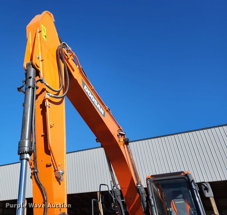 image for item KH9183 2018 Doosan DX180LC-5  excavator