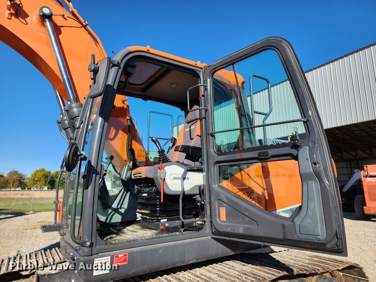 image for item KH9183 2018 Doosan DX180LC-5  excavator