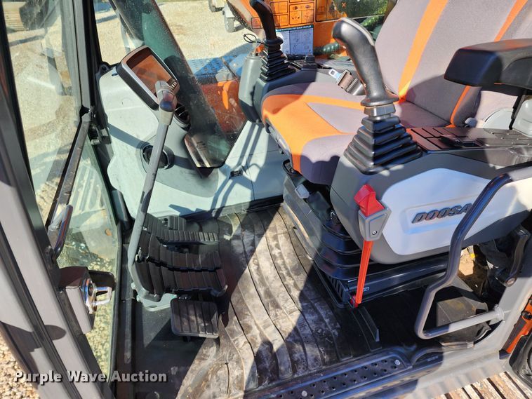 image for item KH9183 2018 Doosan DX180LC-5  excavator