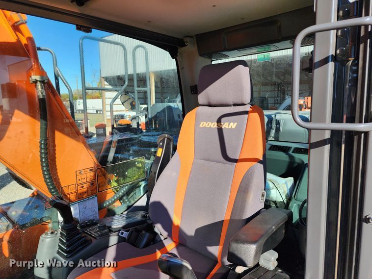 image for item KH9183 2018 Doosan DX180LC-5  excavator