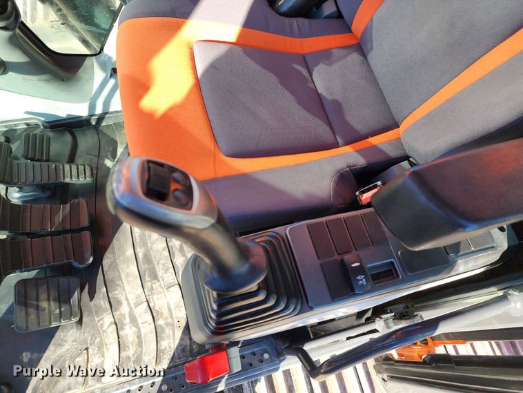 image for item KH9183 2018 Doosan DX180LC-5  excavator