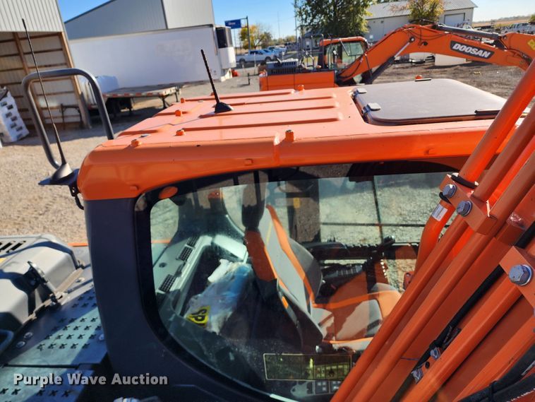 image for item KH9183 2018 Doosan DX180LC-5  excavator