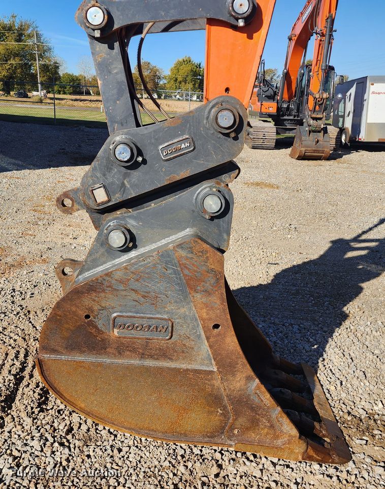 image for item KH9184 2018 Doosan DX180LC-5  excavator