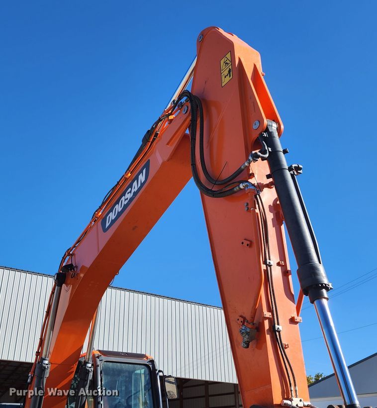 image for item KH9184 2018 Doosan DX180LC-5  excavator