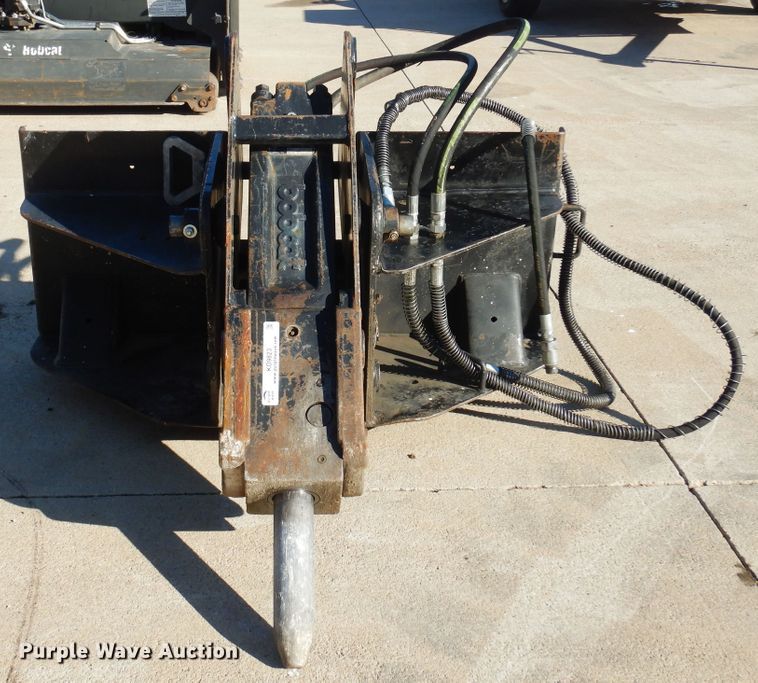 image for item KO9823 Bobcat 2560  skid steer breaker