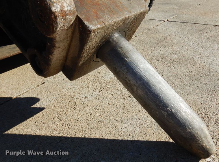 image for item KO9823 Bobcat 2560  skid steer breaker