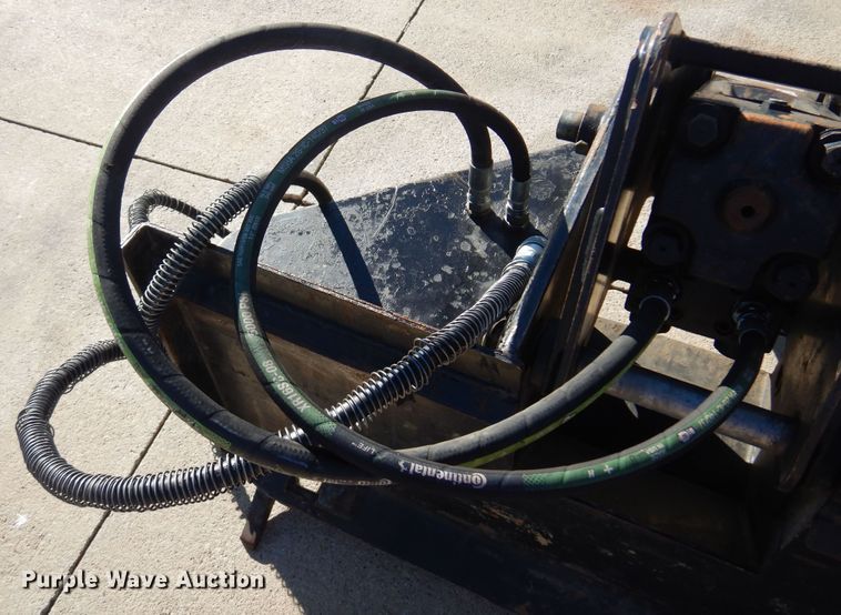 image for item KO9823 Bobcat 2560  skid steer breaker