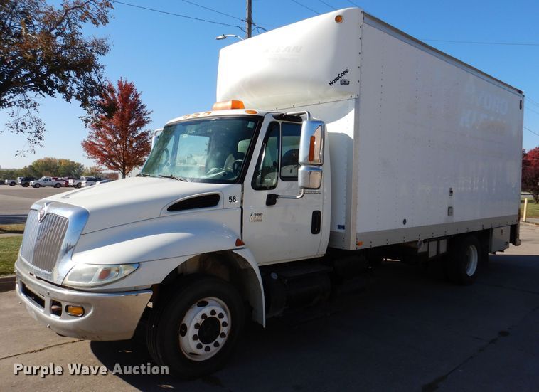 image for item KW9314 2003 International 4300  box truck