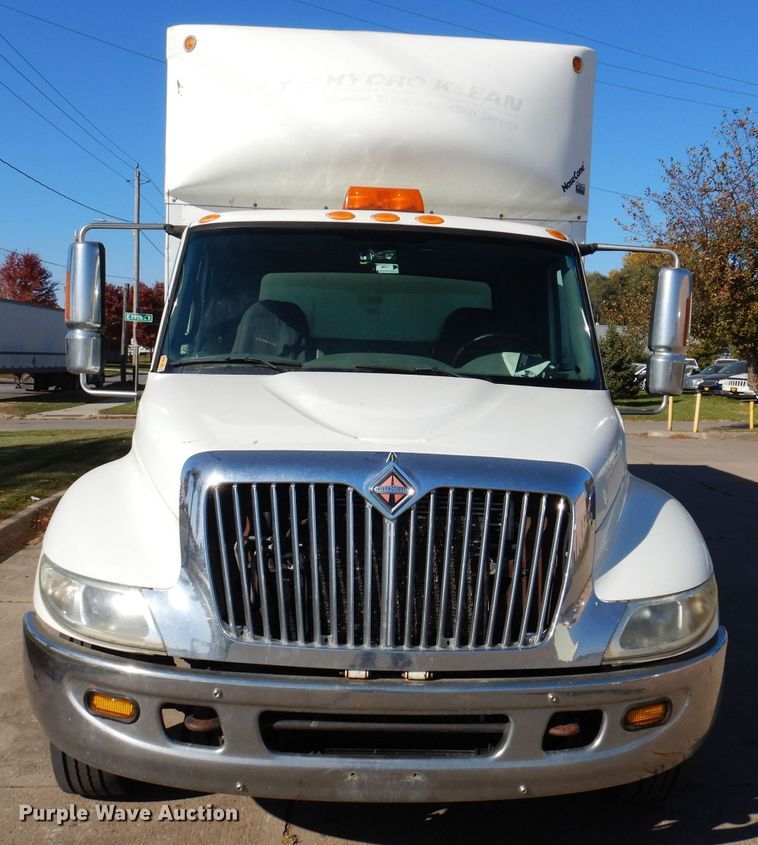 image for item KW9314 2003 International 4300  box truck