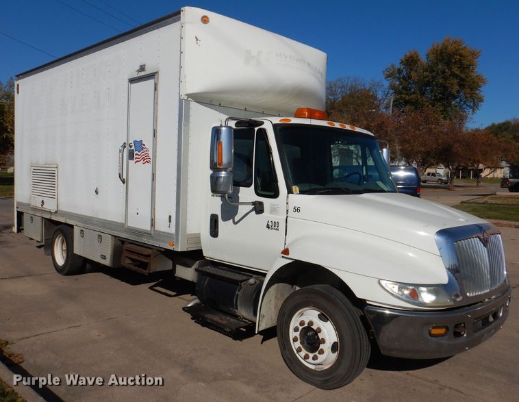 image for item KW9314 2003 International 4300  box truck