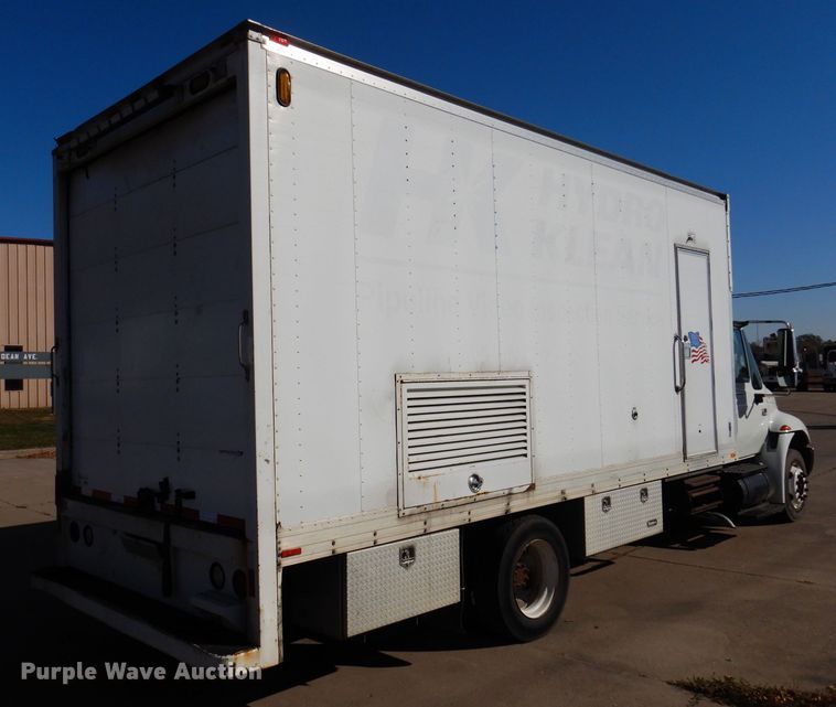 image for item KW9314 2003 International 4300  box truck