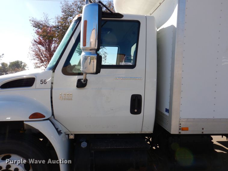 image for item KW9314 2003 International 4300  box truck