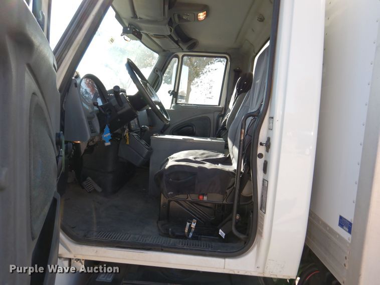 image for item KW9314 2003 International 4300  box truck