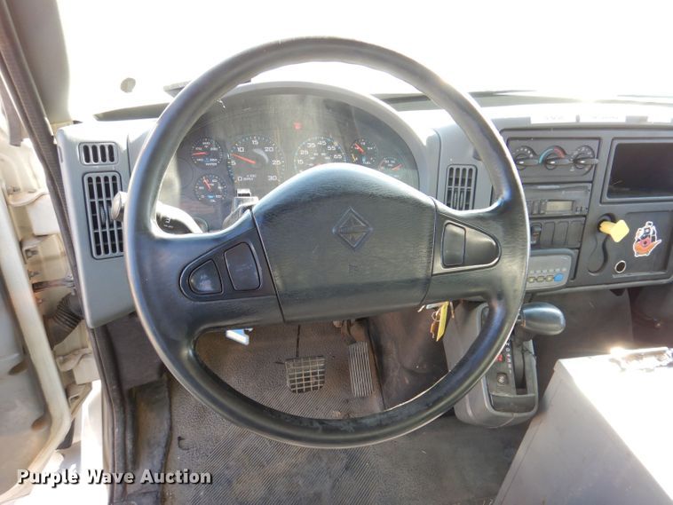 image for item KW9314 2003 International 4300  box truck