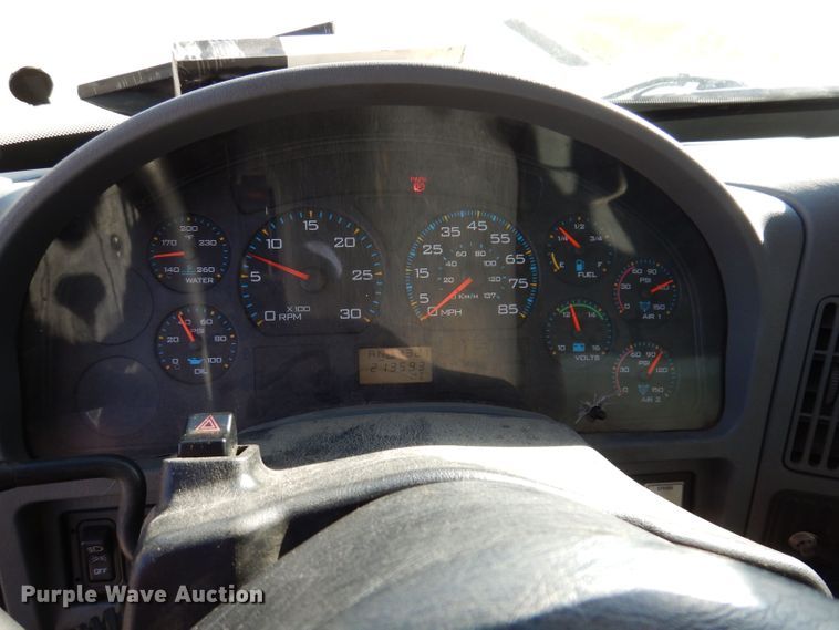 image for item KW9314 2003 International 4300  box truck