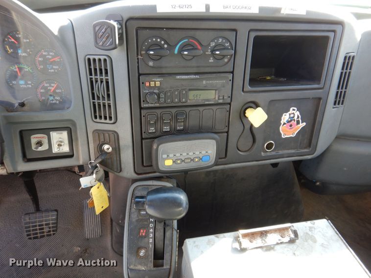 image for item KW9314 2003 International 4300  box truck