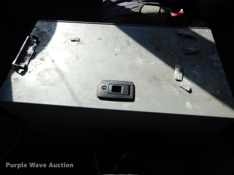 image for item KW9314 2003 International 4300  box truck