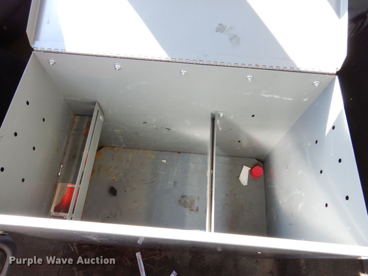 image for item KW9314 2003 International 4300  box truck