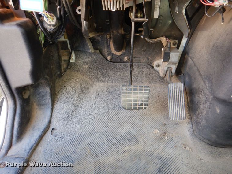 image for item KW9314 2003 International 4300  box truck