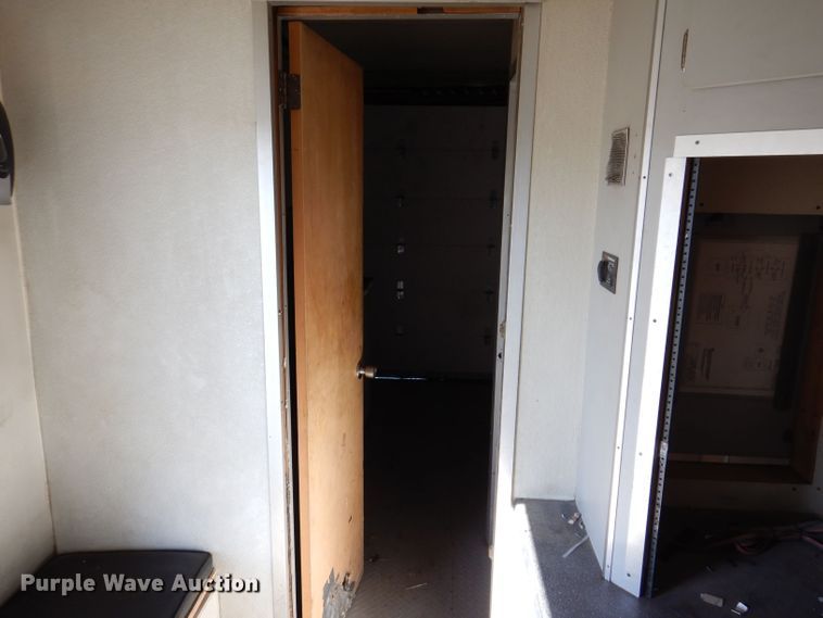 image for item KW9314 2003 International 4300  box truck