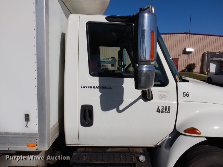 image for item KW9314 2003 International 4300  box truck