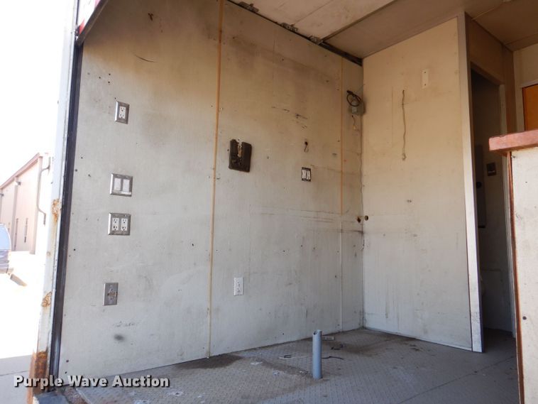 image for item KW9314 2003 International 4300  box truck