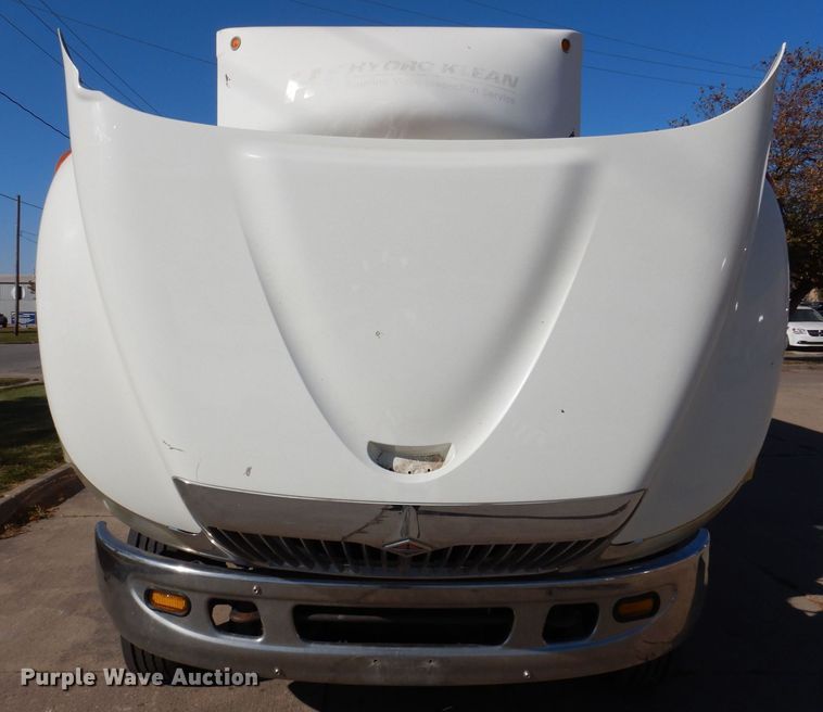 image for item KW9314 2003 International 4300  box truck