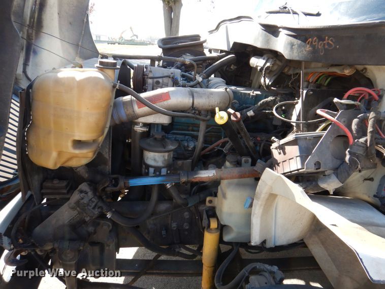 image for item KW9314 2003 International 4300  box truck