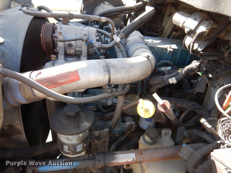 image for item KW9314 2003 International 4300  box truck