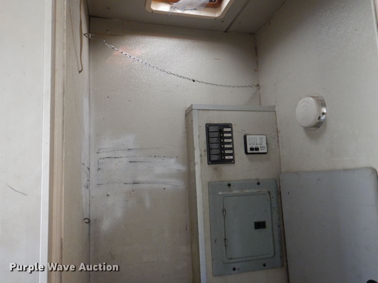 image for item KW9314 2003 International 4300  box truck