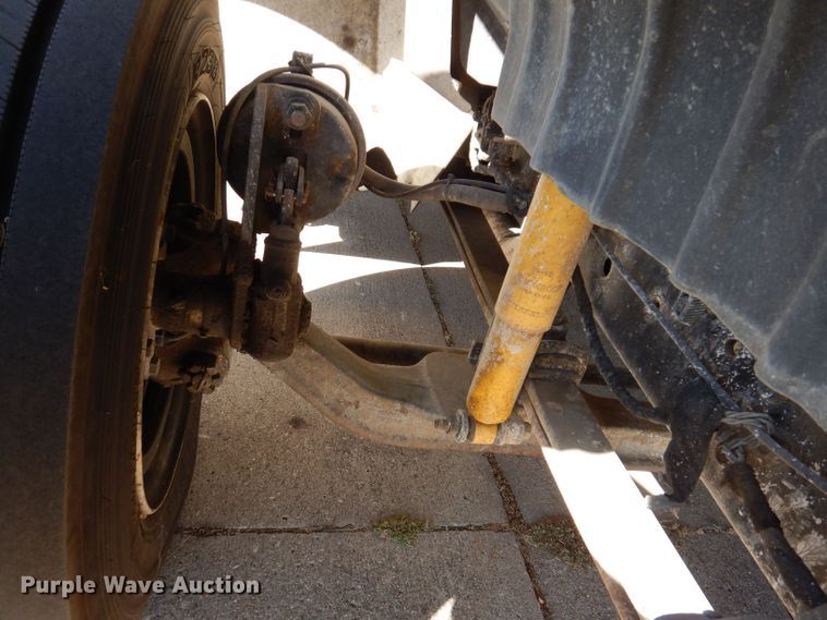 image for item KW9314 2003 International 4300  box truck