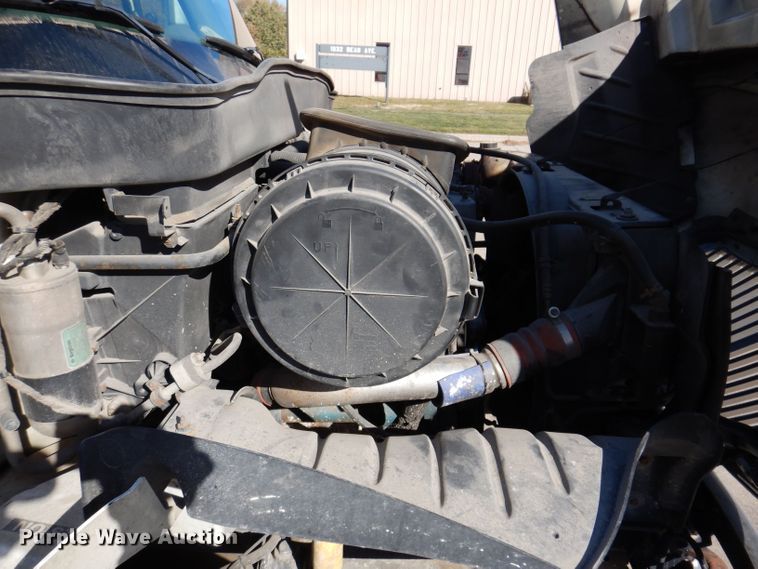 image for item KW9314 2003 International 4300  box truck