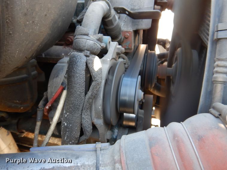 image for item KW9314 2003 International 4300  box truck