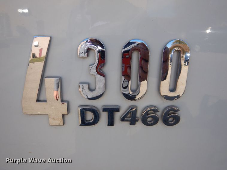 image for item KW9314 2003 International 4300  box truck