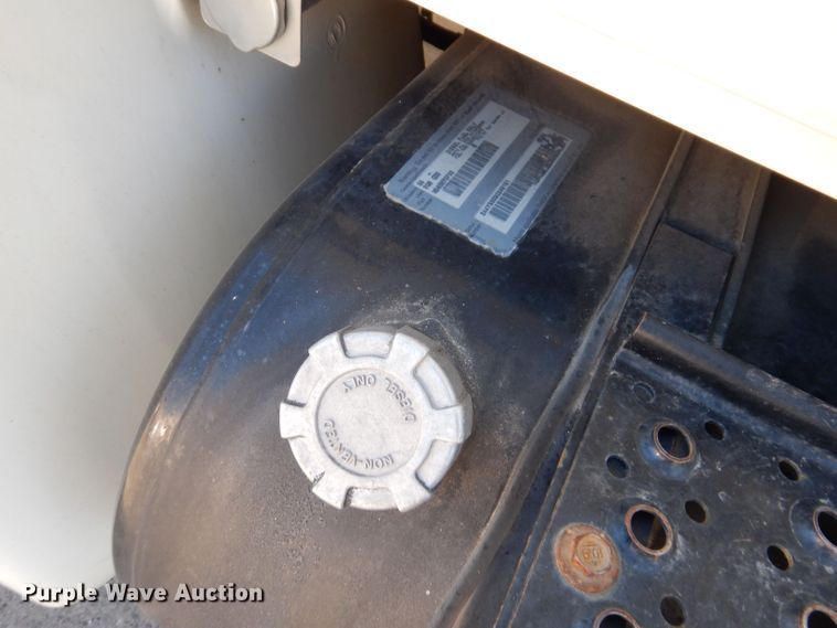 image for item KW9314 2003 International 4300  box truck