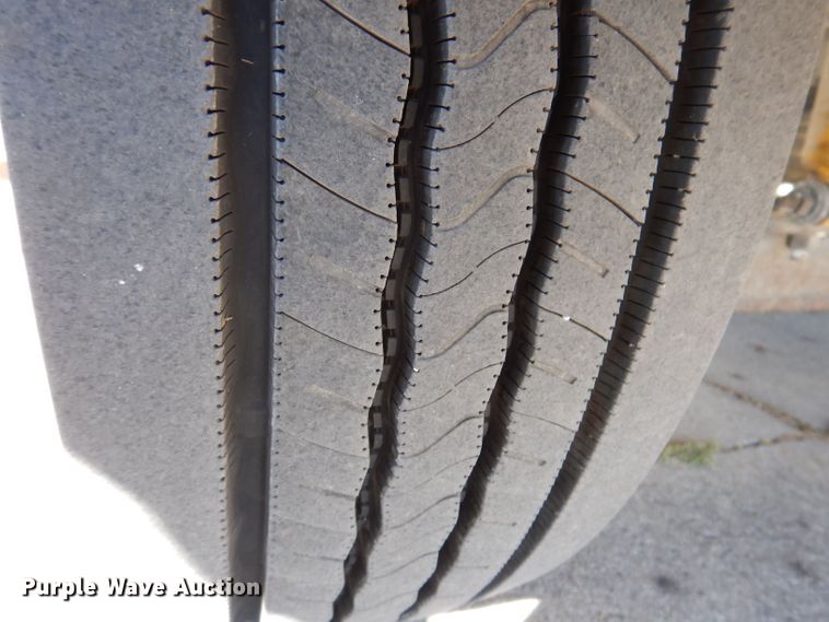 image for item KW9314 2003 International 4300  box truck