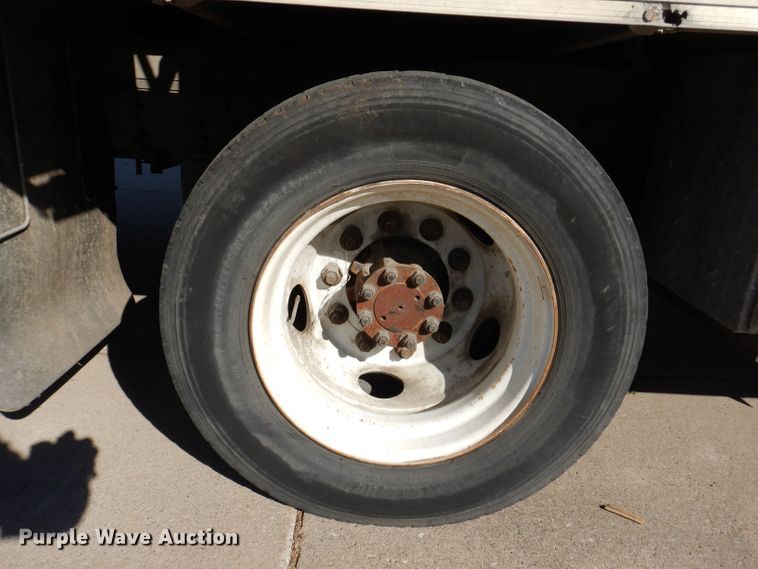 image for item KW9314 2003 International 4300  box truck