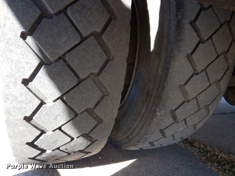 image for item KW9314 2003 International 4300  box truck