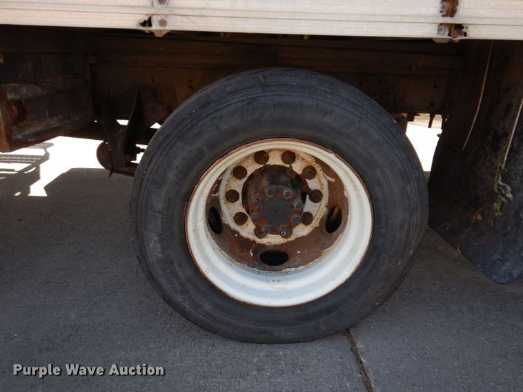 image for item KW9314 2003 International 4300  box truck