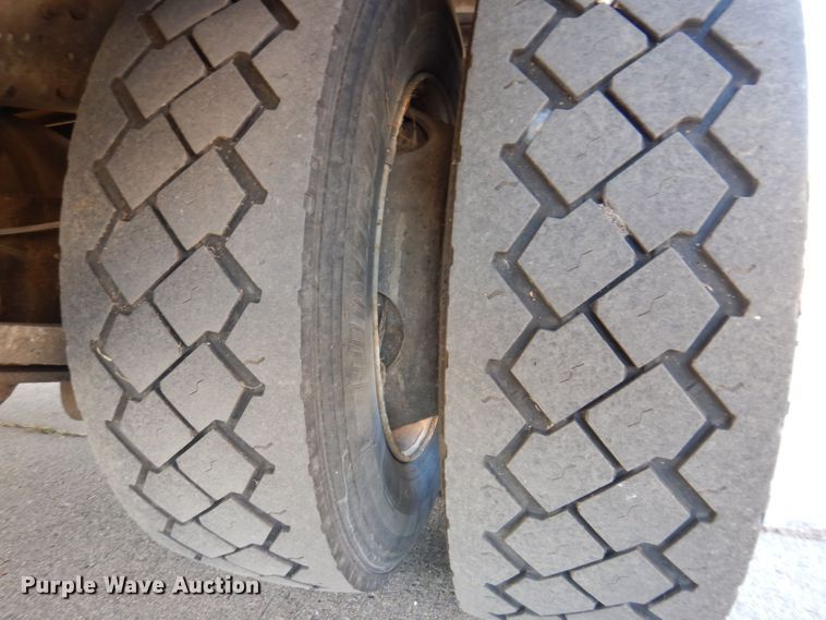 image for item KW9314 2003 International 4300  box truck