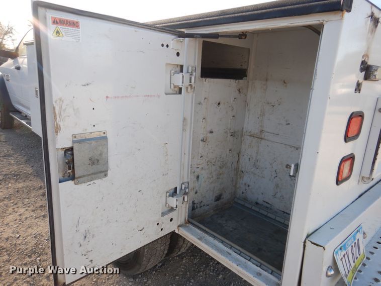 image for item KW9323 2016 Dodge  Ram 5500HD  utility / service truck