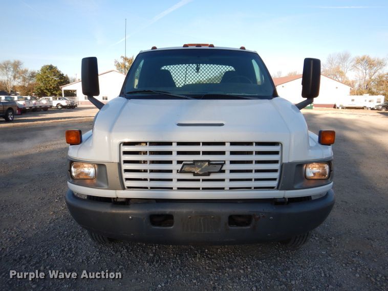 image for item KW9324 2005 Chevrolet C5500  flatbed truck