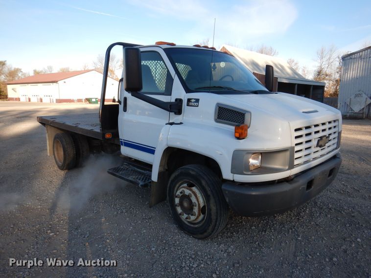 image for item KW9324 2005 Chevrolet C5500  flatbed truck