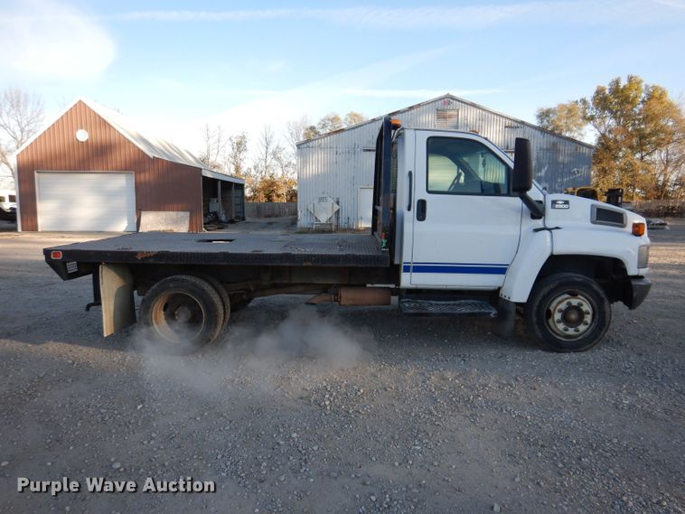 image for item KW9324 2005 Chevrolet C5500  flatbed truck
