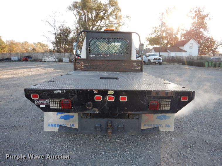 image for item KW9324 2005 Chevrolet C5500  flatbed truck