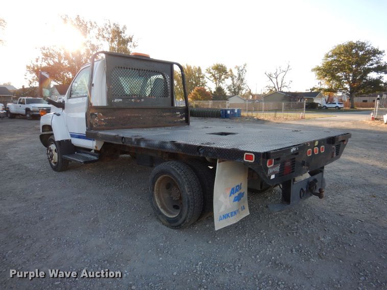 image for item KW9324 2005 Chevrolet C5500  flatbed truck