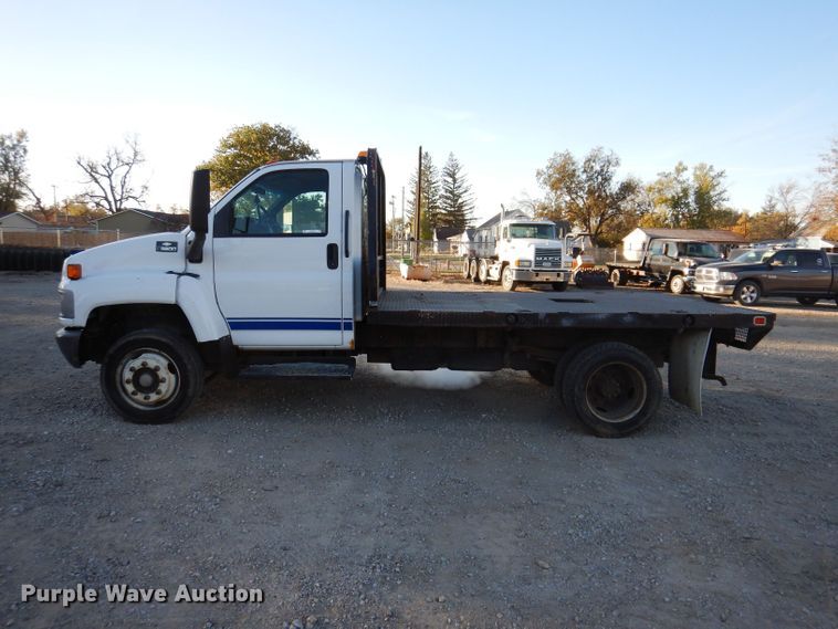 image for item KW9324 2005 Chevrolet C5500  flatbed truck