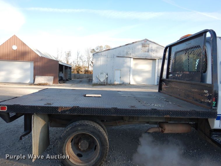 image for item KW9324 2005 Chevrolet C5500  flatbed truck
