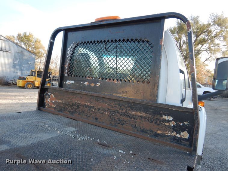 image for item KW9324 2005 Chevrolet C5500  flatbed truck